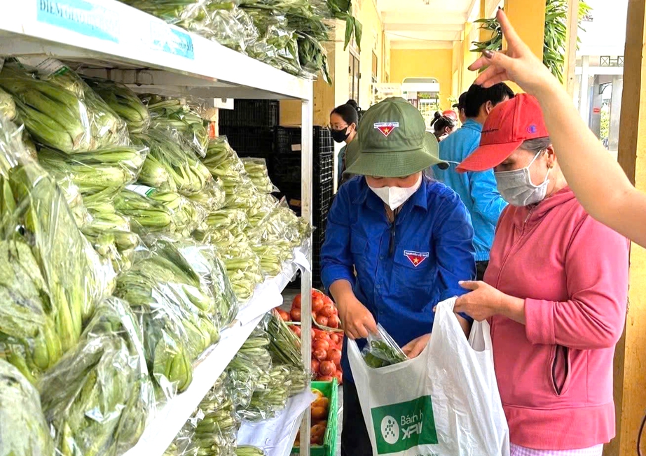 Gian hàng rau 0 đồng hỗ trợ người dân vùng lũ Khánh Hòa- Ảnh 2.