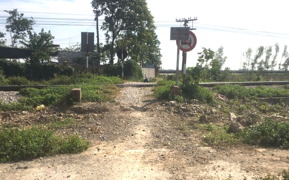 Nghệ An: Tiếp tục đóng thêm lối đi tự mở qua đường sắt Bắc - Nam- Ảnh 1. Nghệ An: Tiếp tục đóng thêm lối đi tự mở qua đường sắt Bắc - Nam- Ảnh 1.