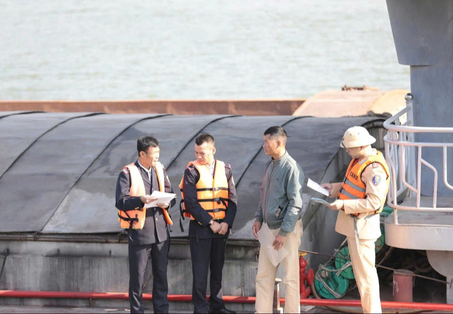 Triển khai hiệu quả Nghị định 08/2021/NĐ-CP trong quản lý lĩnh vực đường thủy nội địa- Ảnh 2. Triển khai hiệu quả Nghị định 08/2021/NĐ-CP trong quản lý lĩnh vực đường thủy nội địa- Ảnh 2.