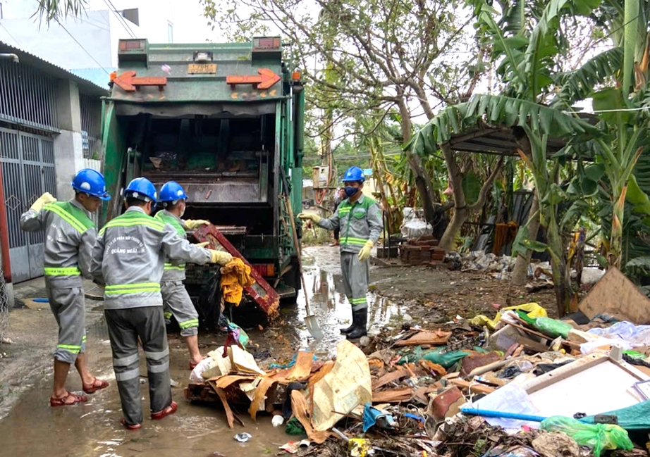 Quảng Ngãi hỗ trợ 30 triệu đồng mỗi nhà dân bị hư hỏng nặng do mưa bão- Ảnh 3. Quảng Ngãi hỗ trợ 30 triệu đồng mỗi nhà dân bị hư hỏng nặng do mưa bão- Ảnh 3.