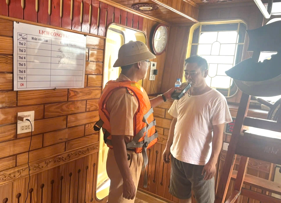 Triển khai hiệu quả Nghị định 08/2021/NĐ-CP trong quản lý lĩnh vực đường thủy nội địa- Ảnh 3. Triển khai hiệu quả Nghị định 08/2021/NĐ-CP trong quản lý lĩnh vực đường thủy nội địa- Ảnh 3.