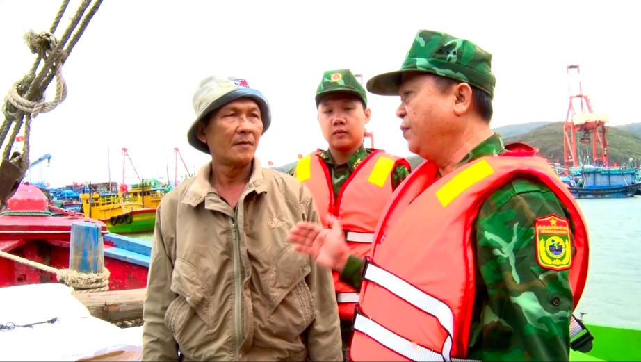 Bộ đội Biên phòng Gia Lai triển khai đồng bộ biện pháp ứng phó bão số 15- Ảnh 2.