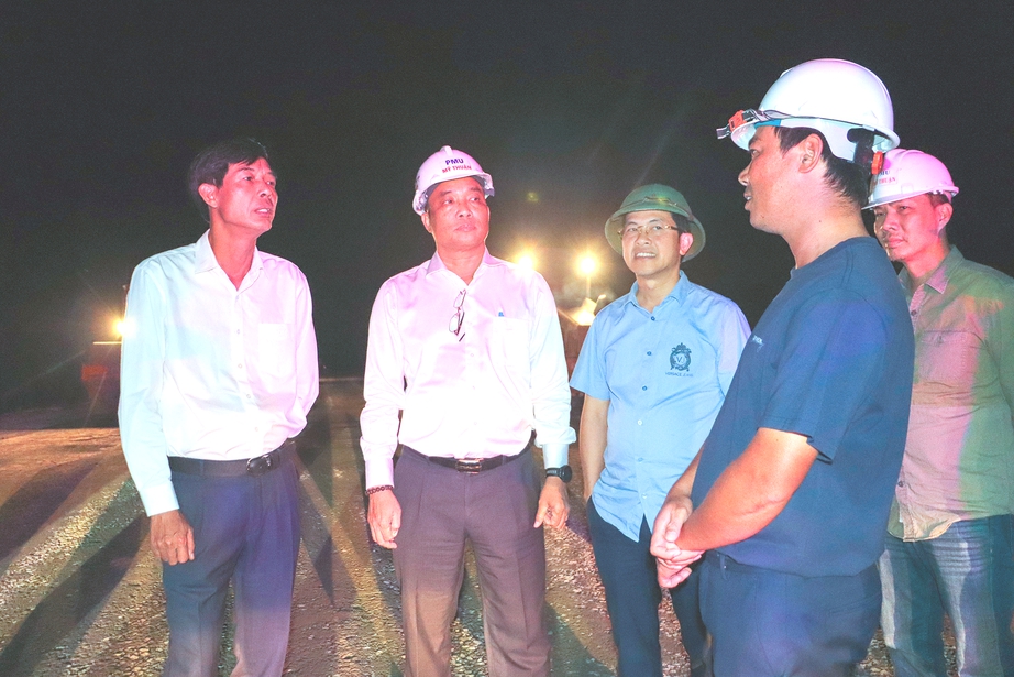 Tăng mũi thi công, thúc tiến độ cao tốc Cần Thơ - Cà Mau- Ảnh 1. Tăng mũi thi công, thúc tiến độ cao tốc Cần Thơ - Cà Mau- Ảnh 1.