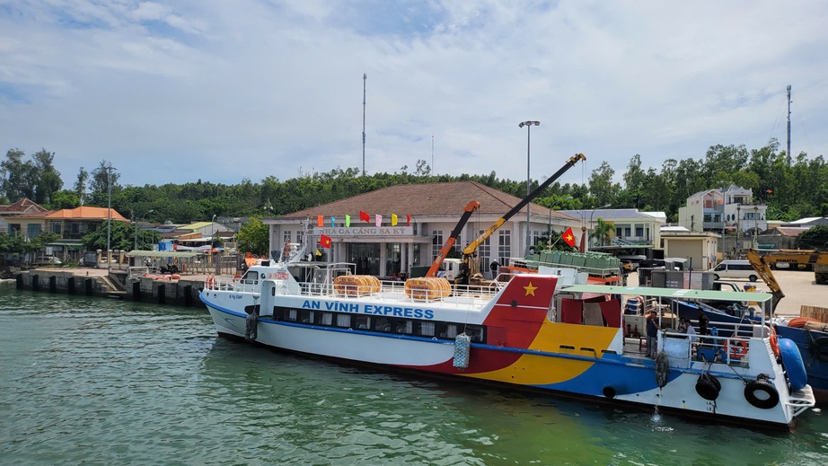 Quảng Ngãi tăng cường triển khai Luật Giao thông đường thủy nội địa, đảm bảo ATGT - Ảnh 1.