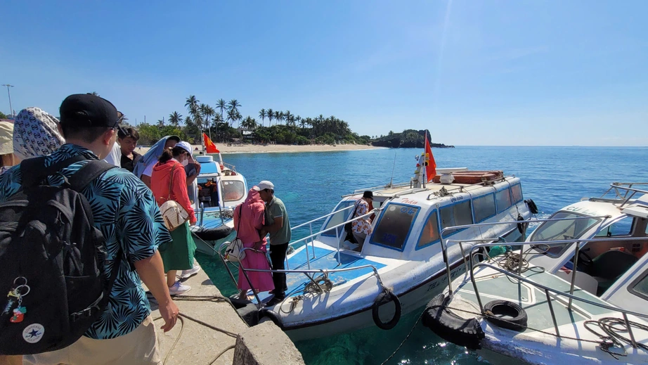 Quảng Ngãi tăng cường triển khai Luật Giao thông đường thủy nội địa, đảm bảo ATGT - Ảnh 2.