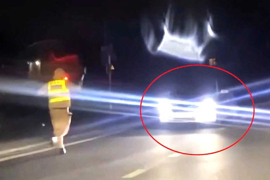 Tài xế lùi ô tô xuống ruộng vi phạm nồng độ cồn gấp 1,8 lần mức kịch khung- Ảnh 1. Tài xế lùi ô tô xuống ruộng vi phạm nồng độ cồn gấp 1,8 lần mức kịch khung- Ảnh 1.