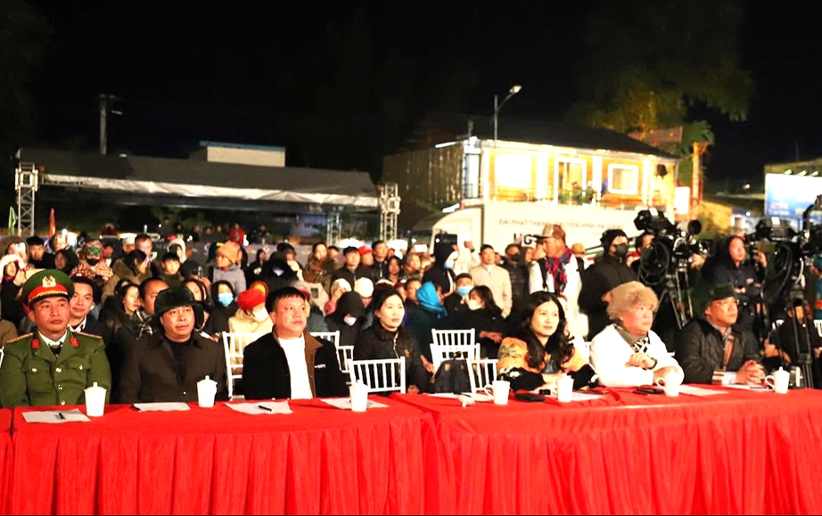 Khai mạc lễ hội hoa Tam giác mạch và vinh danh các danh hiệu du lịch Tuyên Quang năm 2025- Ảnh 1. Khai mạc lễ hội hoa Tam giác mạch và vinh danh các danh hiệu du lịch Tuyên Quang năm 2025- Ảnh 1.