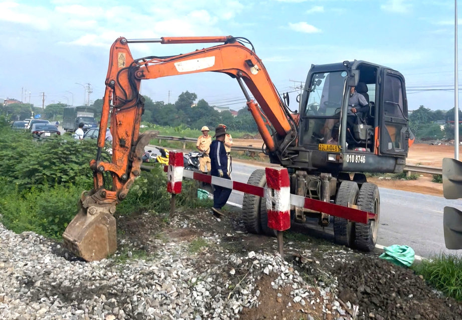 Phú Thọ: Đồng bộ các giải pháp bảo đảm hành lang an toàn giao thông đường sắt- Ảnh 3.