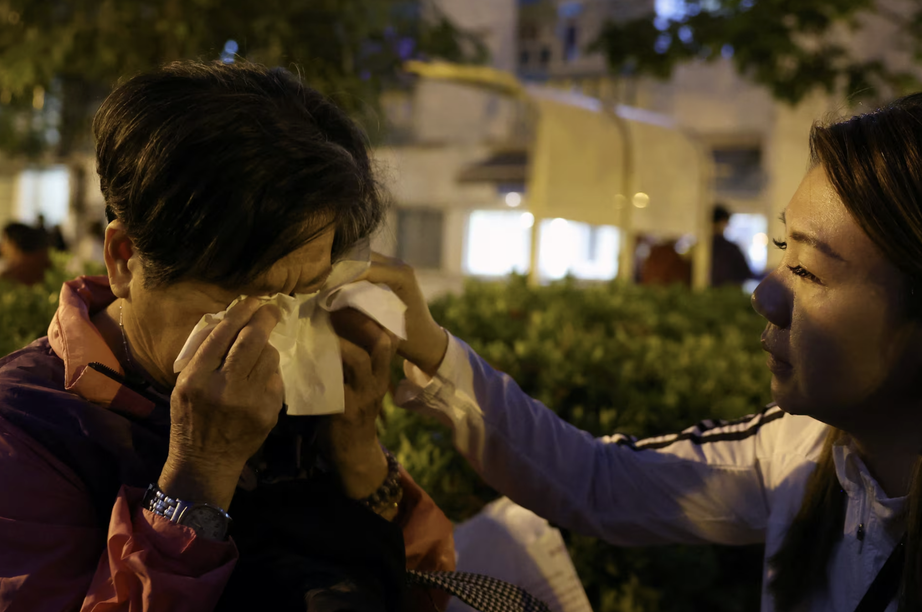 Vụ cháy chung cư tại Hong Kong: 30 dự án xây dựng bị đình chỉ vì lo ngại an toàn- Ảnh 3. Vụ cháy chung cư tại Hong Kong: 30 dự án xây dựng bị đình chỉ vì lo ngại an toàn- Ảnh 3.