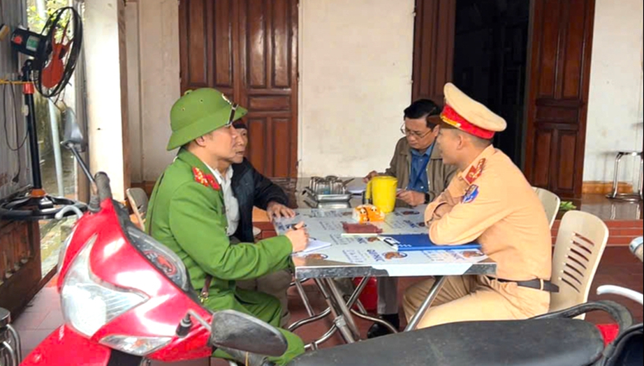 Nghệ An: Đi từng nhà, rà từng trường, ngăn học sinh vi phạm trật tự an toàn giao thông- Ảnh 5. Nghệ An: Đi từng nhà, rà từng trường, ngăn học sinh vi phạm trật tự an toàn giao thông- Ảnh 5.