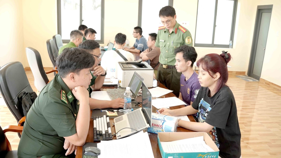 Đồng Nai tiếp nhận 65 công dân, đa số là nạn nhân trốn khỏi cơ sở lừa đảo tại Campuchia- Ảnh 2. Đồng Nai tiếp nhận 65 công dân, đa số là nạn nhân trốn khỏi cơ sở lừa đảo tại Campuchia- Ảnh 2.