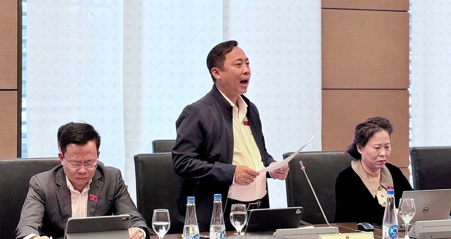 Ưu tiên đầu tư hạ tầng giao thông để người dân vùng khó vươn lên thoát nghèo- Ảnh 1. Ưu tiên đầu tư hạ tầng giao thông để người dân vùng khó vươn lên thoát nghèo- Ảnh 1.