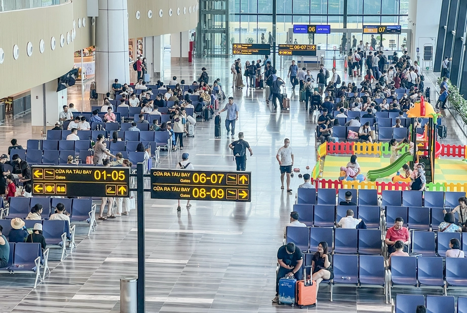 Rà soát quy trình kiểm tra hành lý xách tay để tránh ùn tắc, tạo thuận lợi cho hành khách- Ảnh 1. Rà soát quy trình kiểm tra hành lý xách tay để tránh ùn tắc, tạo thuận lợi cho hành khách- Ảnh 1.