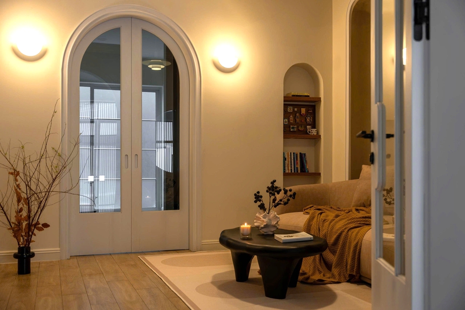 Đường cong tinh tế cho ngôi nhà mặt ngõ có diện tích nhỏ- Ảnh 5.