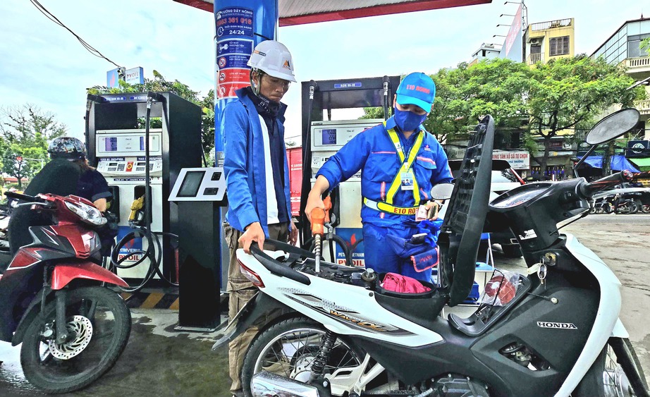 Giá xăng giảm từ chiều 6/11- Ảnh 1. Giá xăng giảm từ chiều 6/11- Ảnh 1.