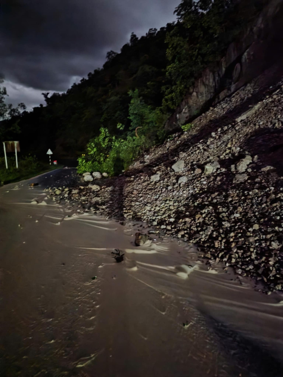 Tin tức mới nhất bão số 13: Sạt lở nghiêm trọng tại đèo Tô Na trên QL25- Ảnh 2.