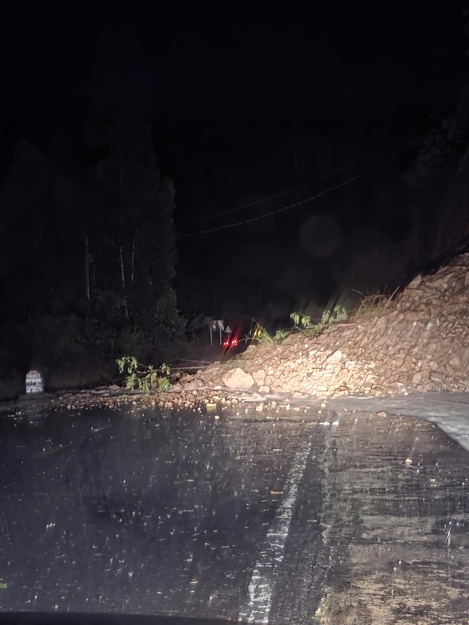 Tin tức mới nhất bão số 13: Sạt lở nghiêm trọng tại đèo Tô Na trên QL25- Ảnh 3.