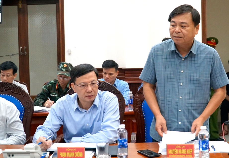 Phó Thủ tướng Trần Hồng Hà: Sẵn sàng lực lượng, phương tiện ứng phó kịp thời bão số 13- Ảnh 3. Phó Thủ tướng Trần Hồng Hà: Sẵn sàng lực lượng, phương tiện ứng phó kịp thời bão số 13- Ảnh 3.