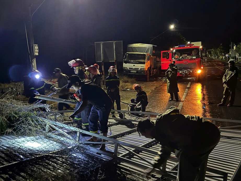 Phó Thủ tướng Trần Hồng Hà: Tập trung hỗ trợ người dân khắc phục hậu quả bão số 13- Ảnh 5.