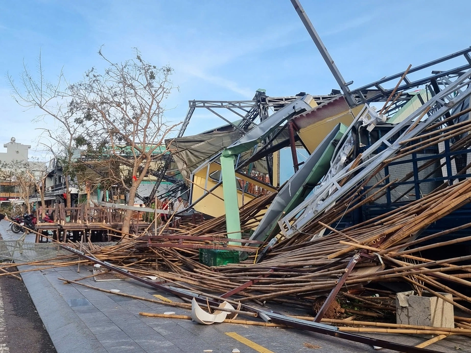 Phó Thủ tướng Trần Hồng Hà: Tập trung hỗ trợ người dân khắc phục hậu quả bão số 13- Ảnh 16.