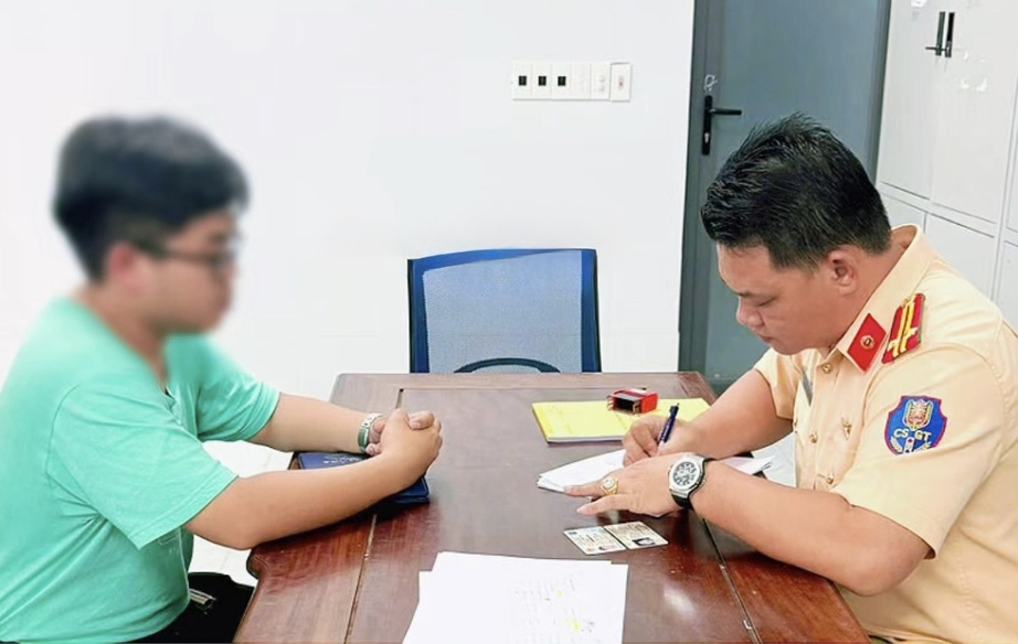 Xử phạt tài xế xe khách vượt phải trên quốc lộ 13 qua Đồng Nai sau phản ánh của người dân- Ảnh 2.