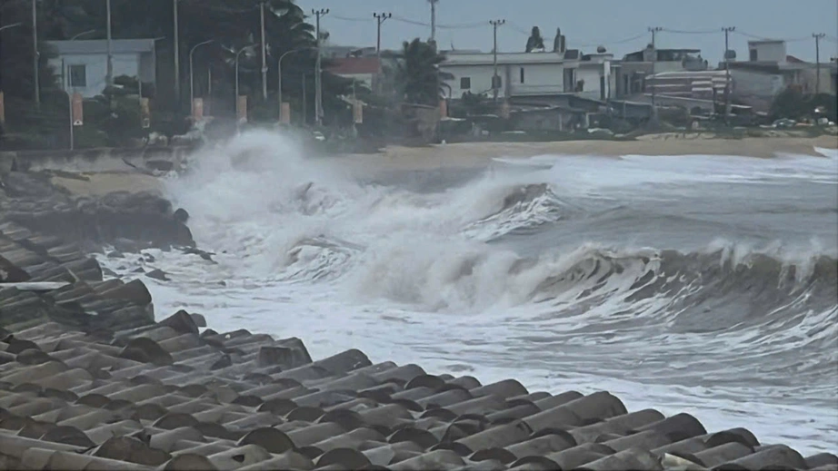 Phó Thủ tướng Trần Hồng Hà: Tập trung hỗ trợ người dân khắc phục hậu quả bão số 13- Ảnh 2.