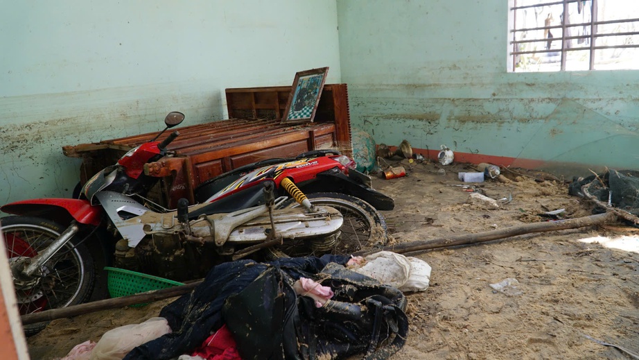 Làng chài Đề Gi tan hoang sau bão, ngư dân Gia Lai lặng người tìm lại nơi từng là tổ ấm- Ảnh 9. Làng chài Đề Gi tan hoang sau bão, ngư dân Gia Lai lặng người tìm lại nơi từng là tổ ấm- Ảnh 9.