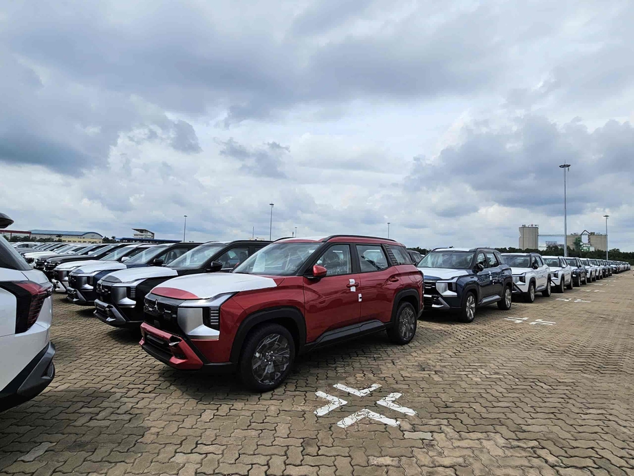 Lô xe Mitsubishi Destinator đầu tiên cập cảng Việt Nam- Ảnh 1.