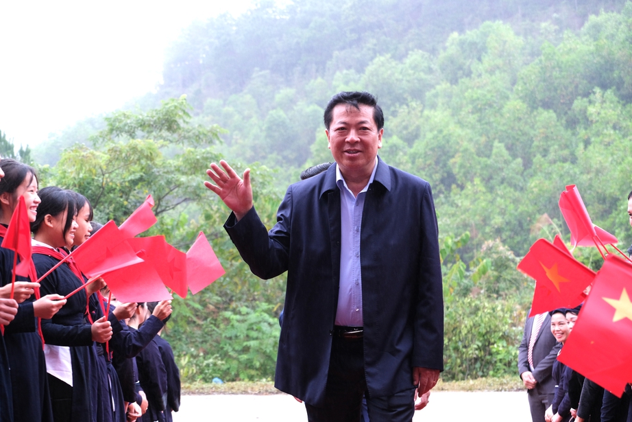 Bộ trưởng Trần Hồng Minh phát lệnh khởi công trường nội trú tại xã biên giới Cao Bằng- Ảnh 2. Bộ trưởng Trần Hồng Minh phát lệnh khởi công trường nội trú tại xã biên giới Cao Bằng- Ảnh 2.