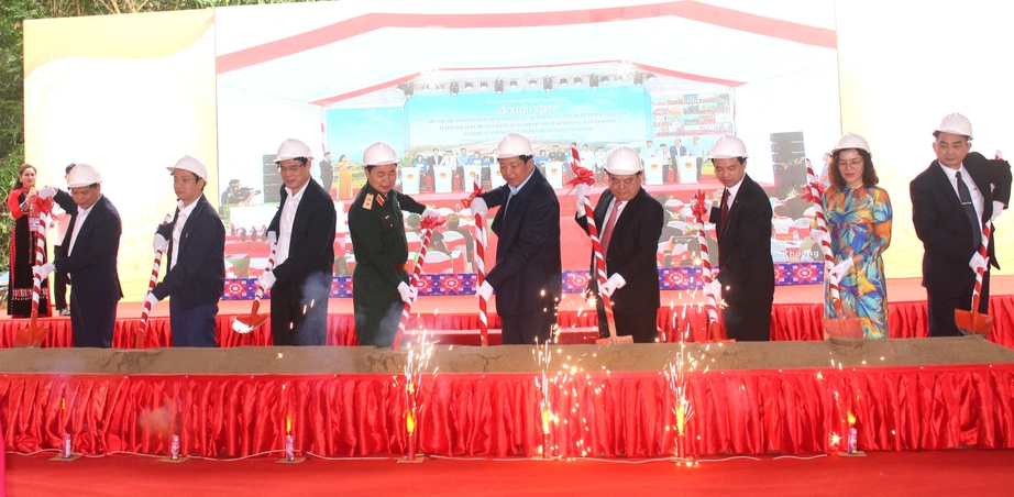 Bộ trưởng Trần Hồng Minh phát lệnh khởi công trường nội trú tại xã biên giới Cao Bằng- Ảnh 1. Bộ trưởng Trần Hồng Minh phát lệnh khởi công trường nội trú tại xã biên giới Cao Bằng- Ảnh 1.