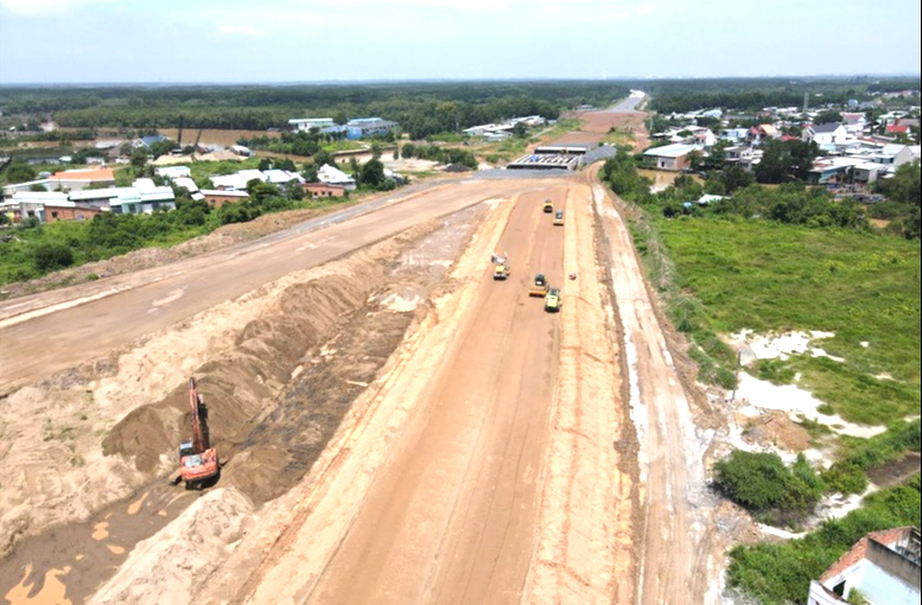 Luật Đường sắt 2025 đã có nhiều quy định mới để tháo gỡ vướng mắc trong công tác giải phóng mặt bằng, bồi thường, hỗ trợ, tái định cư. (Ảnh minh họa)