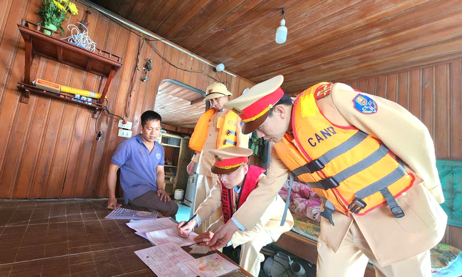 Phú Thọ: Thực hiện nghiêm Thông tư 39, nâng cao trách nhiệm, an toàn giao thông đường thủy- Ảnh 2. Phú Thọ: Thực hiện nghiêm Thông tư 39, nâng cao trách nhiệm, an toàn giao thông đường thủy- Ảnh 2.