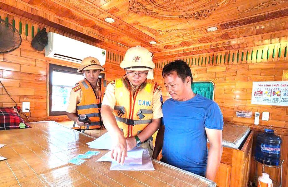 Phú Thọ: Thực hiện nghiêm Thông tư 39, nâng cao trách nhiệm, an toàn giao thông đường thủy- Ảnh 3. Phú Thọ: Thực hiện nghiêm Thông tư 39, nâng cao trách nhiệm, an toàn giao thông đường thủy- Ảnh 3.