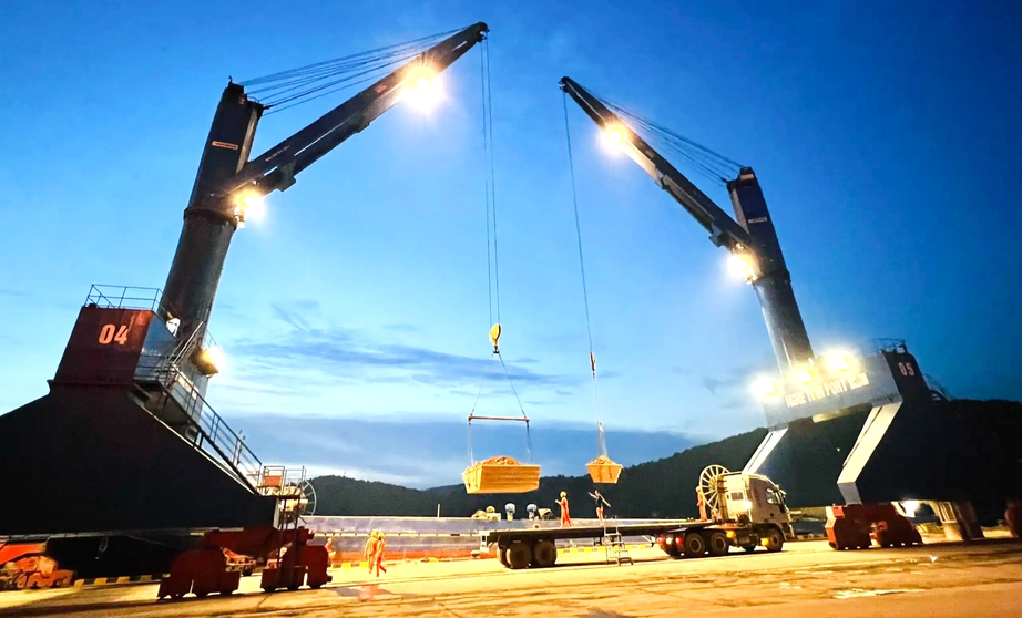 Nghệ An: Doanh nghiệp hưởng lợi lớn nhờ thủ tục cho tàu thuyền vào, rời cảng bằng điện tử- Ảnh 2. Nghệ An: Doanh nghiệp hưởng lợi lớn nhờ thủ tục cho tàu thuyền vào, rời cảng bằng điện tử- Ảnh 2.