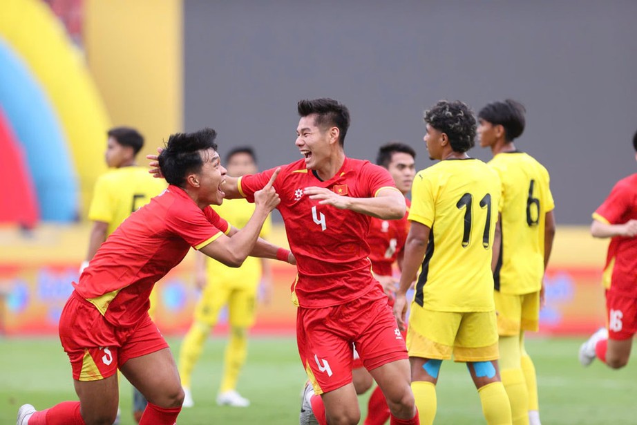SEA Games 33: U22 Việt Nam vượt qua Malaysia để vào bán kết- Ảnh 1. SEA Games 33: U22 Việt Nam vượt qua Malaysia để vào bán kết- Ảnh 1.