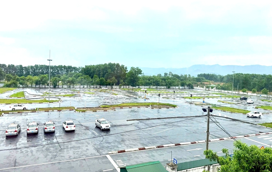 Hà Tĩnh: Người dân linh hoạt thời gian hơn khi đăng ký học lái xe nhờ Thông tư 14- Ảnh 1.