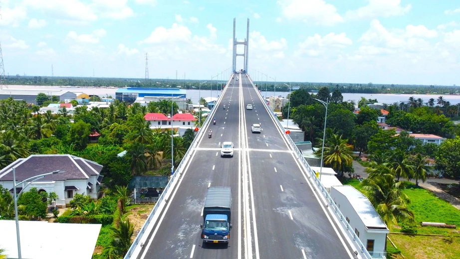 Bộ Xây dựng nói gì về đề xuất đầu tư nút giao khác mức tại cầu Rạch Miễu 2?- Ảnh 1. Bộ Xây dựng nói gì về đề xuất đầu tư nút giao khác mức tại cầu Rạch Miễu 2?- Ảnh 1.