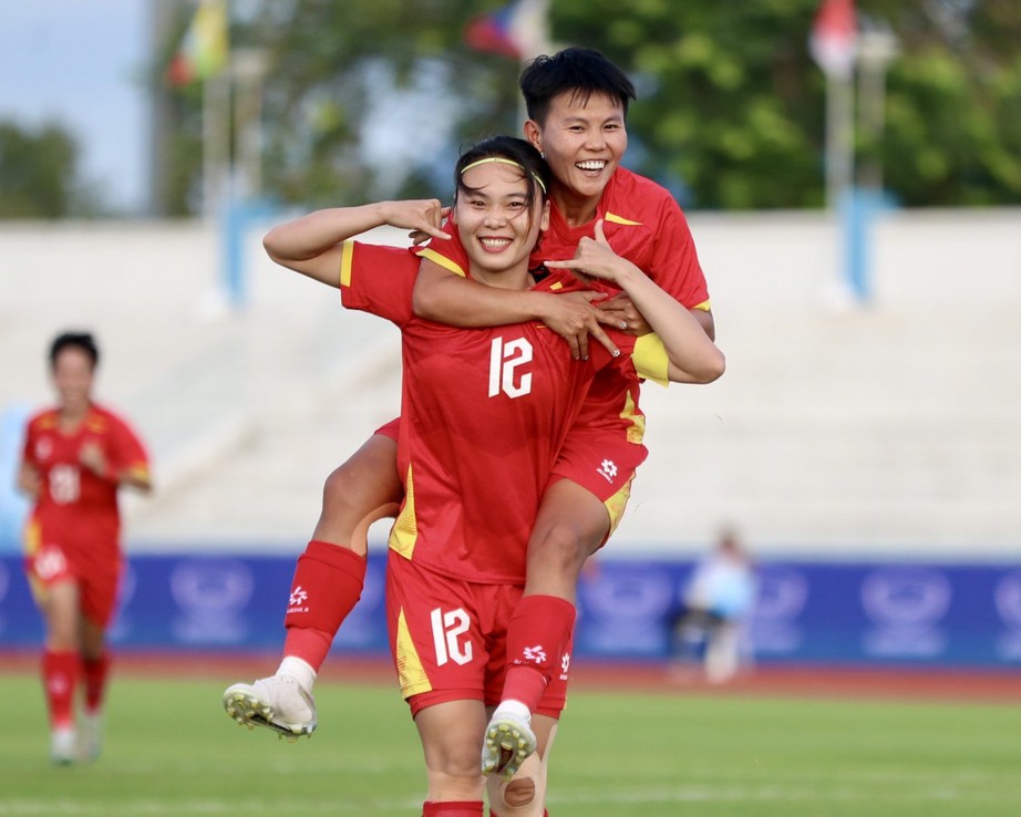 HLV Mai Đức Chung nói gì sau khi giúp đội tuyển nữ Việt Nam vào chung kết SEA Games 33?- Ảnh 2. HLV Mai Đức Chung nói gì sau khi giúp đội tuyển nữ Việt Nam vào chung kết SEA Games 33?- Ảnh 2.