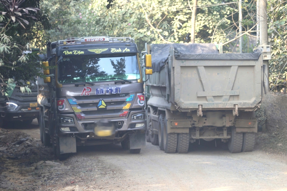 Người dân Phú Thọ khốn khổ vì xe tải trọng lớn lao nhanh trên đường- Ảnh 6. Người dân Phú Thọ khốn khổ vì xe tải trọng lớn lao nhanh trên đường- Ảnh 6.
