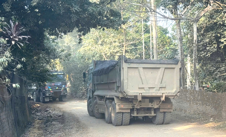 Người dân Phú Thọ khốn khổ vì xe tải trọng lớn lao nhanh trên đường- Ảnh 7. Người dân Phú Thọ khốn khổ vì xe tải trọng lớn lao nhanh trên đường- Ảnh 7.