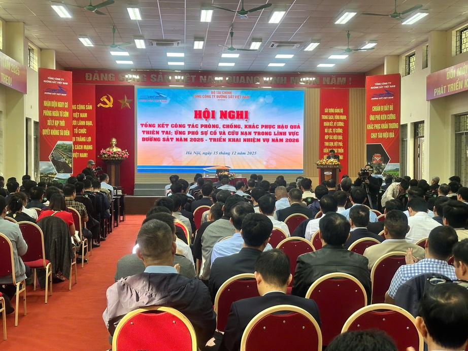 Thiệt hại do thiên tai hơn 700 tỉ đồng, đường sắt kiến nghị cấp vốn sửa chữa khẩn cấp- Ảnh 3. Thiệt hại do thiên tai hơn 700 tỉ đồng, đường sắt kiến nghị cấp vốn sửa chữa khẩn cấp- Ảnh 3.