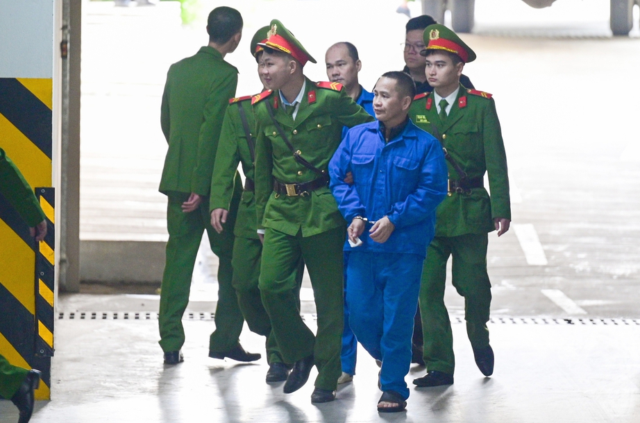 Xét xử hai cựu Phó chánh án TAND Cấp cao tại Đà Nẵng và 26 bị cáo- Ảnh 2. Xét xử hai cựu Phó chánh án TAND Cấp cao tại Đà Nẵng và 26 bị cáo- Ảnh 2.