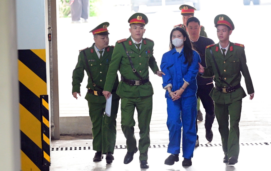 Xét xử hai cựu Phó chánh án TAND Cấp cao tại Đà Nẵng và 26 bị cáo- Ảnh 1. Xét xử hai cựu Phó chánh án TAND Cấp cao tại Đà Nẵng và 26 bị cáo- Ảnh 1.