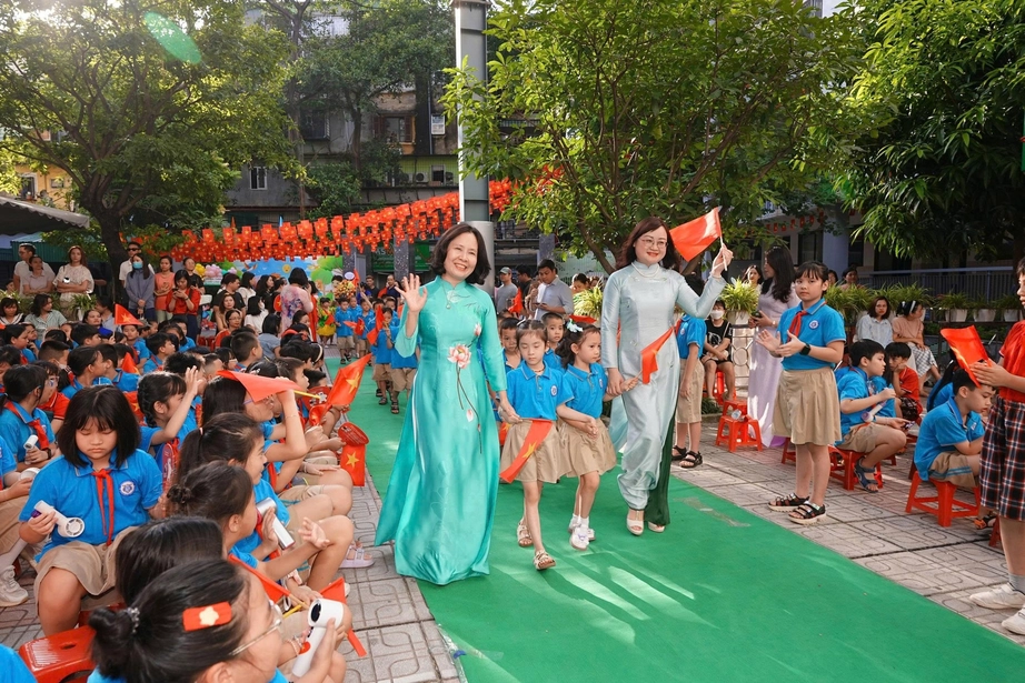 Xóa “bệnh thành tích”, tạo nền giáo dục công bằng và nhân văn- Ảnh 2. Xóa “bệnh thành tích”, tạo nền giáo dục công bằng và nhân văn- Ảnh 2.