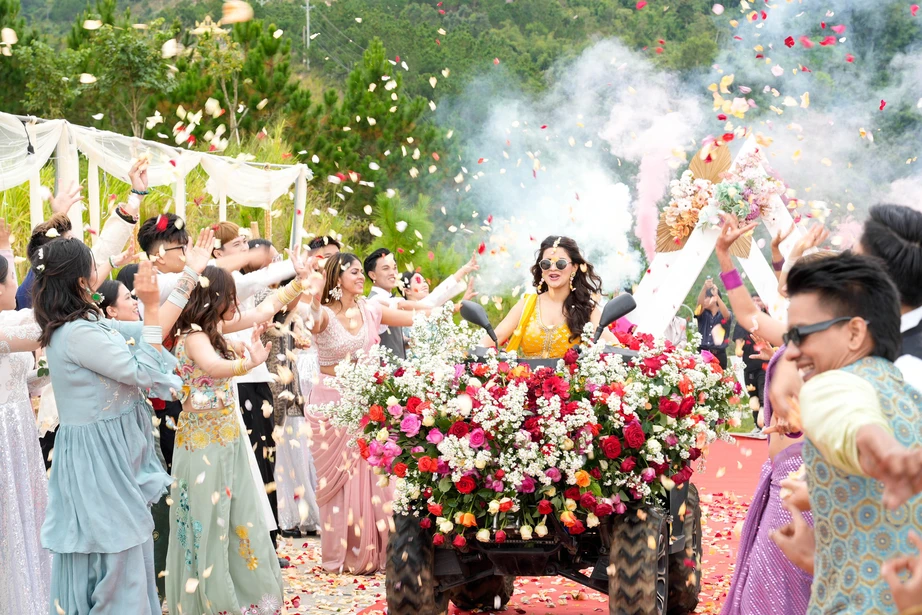 Phim “Vạn dặm yêu em” hé lộ đại cảnh đám cưới Ấn Độ kéo dài 7 ngày 7 đêm- Ảnh 1. Phim “Vạn dặm yêu em” hé lộ đại cảnh đám cưới Ấn Độ kéo dài 7 ngày 7 đêm- Ảnh 1.