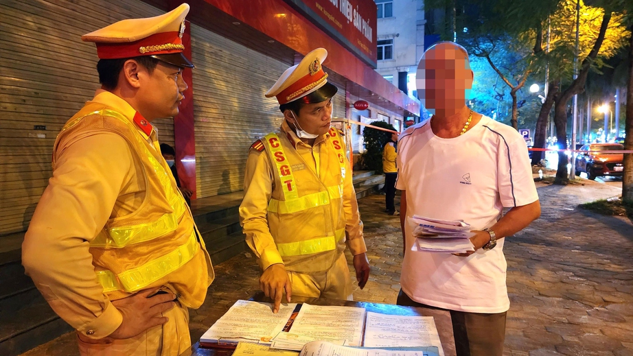 Kh&ocirc;ng v&agrave;o được VNeID, đọc số căn cước để CSGT kiểm tra được kh&ocirc;ng?- Ảnh 1.