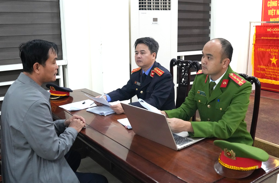 Nghệ An: Khởi tố 6 đối tượng mua b&aacute;n tr&aacute;i ph&eacute;p h&oacute;a đơn- Ảnh 2.