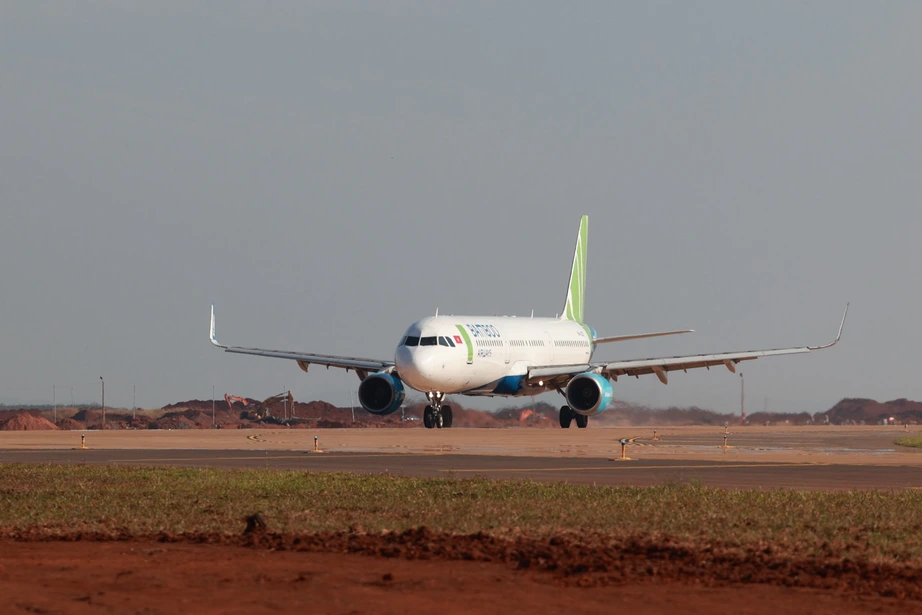 Cận cảnh chuyến bay đầu tiên của Bamboo Airways đến sân bay Long Thành- Ảnh 2. Cận cảnh chuyến bay đầu tiên của Bamboo Airways đến sân bay Long Thành- Ảnh 2.