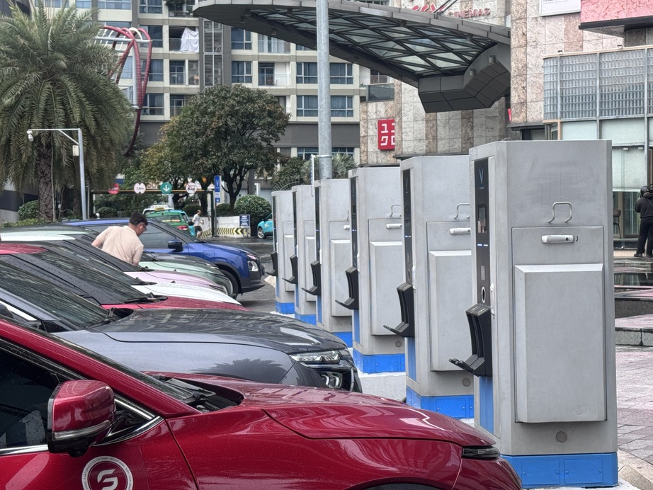 Lắp tủ đổi pin xe máy điện ở TP.HCM: Doanh nghiệp phải đáp ứng loạt yêu cầu nghiêm ngặt- Ảnh 3. Lắp tủ đổi pin xe máy điện ở TP.HCM: Doanh nghiệp phải đáp ứng loạt yêu cầu nghiêm ngặt- Ảnh 3.