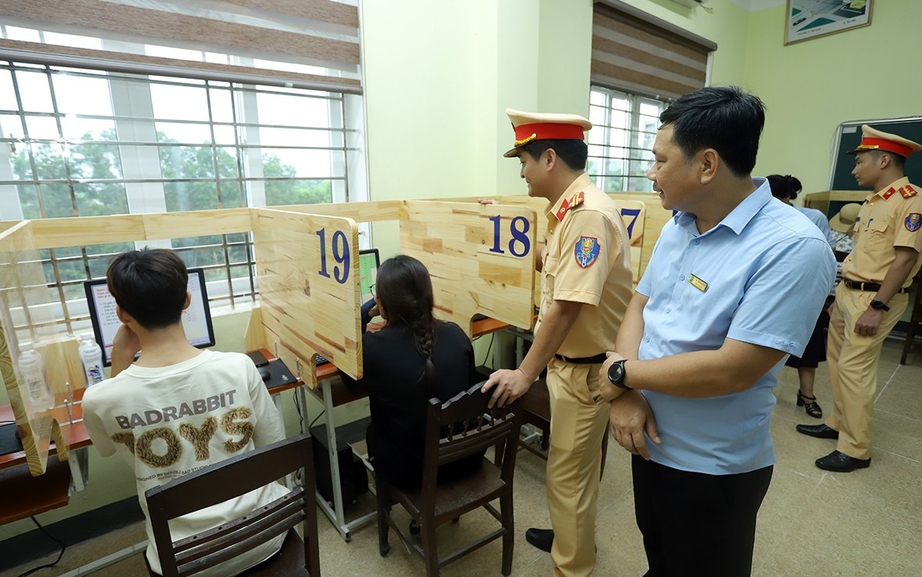 Siết chặt quy tr&igrave;nh s&aacute;t hạch, cấp giấy ph&eacute;p l&aacute;i xe để k&eacute;o giảm tai nạn giao th&ocirc;ng- Ảnh 2.